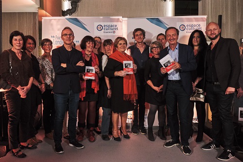 Remise du prix Landerneau avec le jury de lecteurs (copyright Lucile Pellerin)