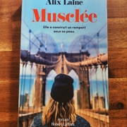 Musclée d'Alix Laine (éditions Robert Laffont)
